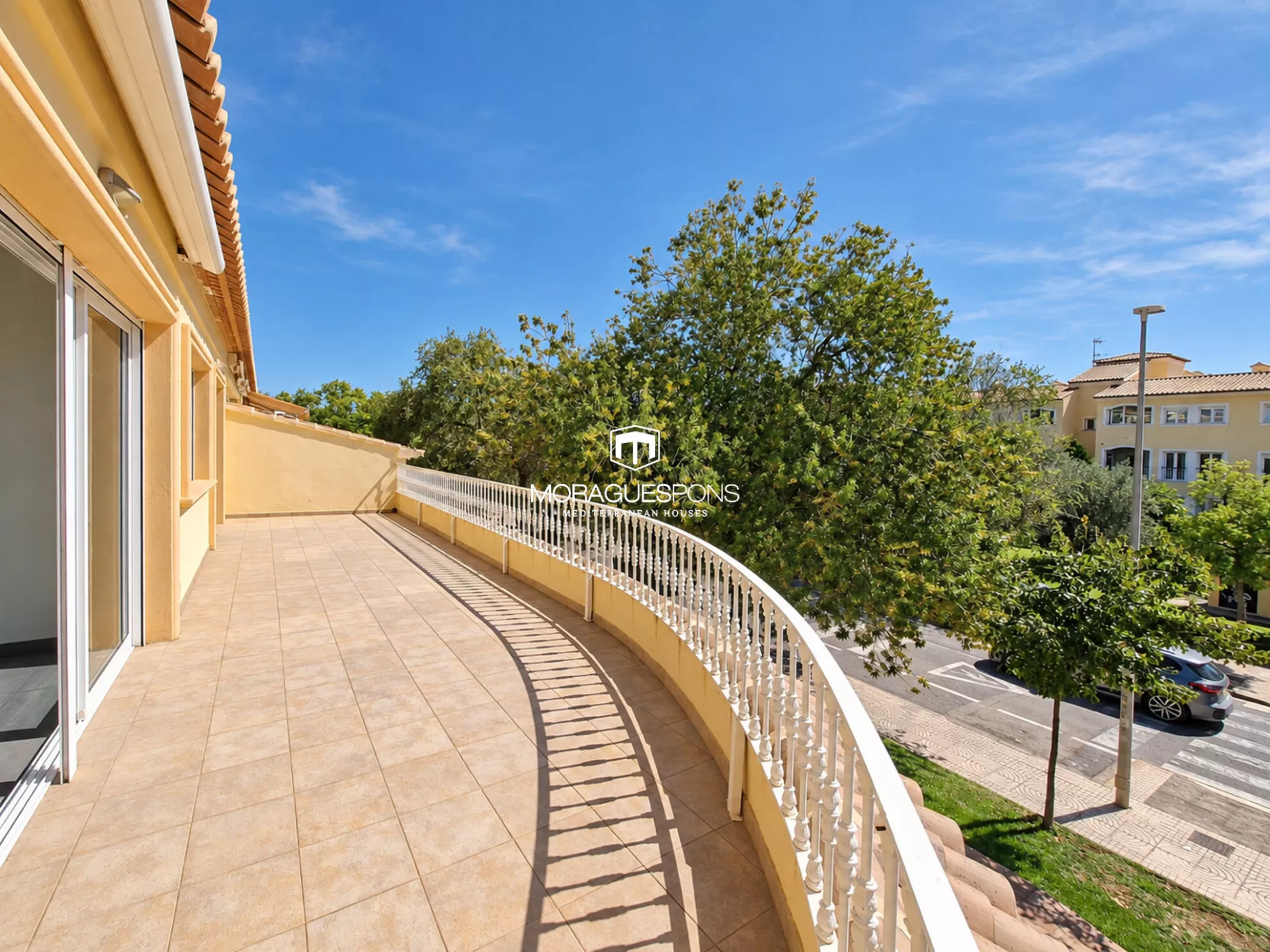 Life in Jávea Port, with a terrace to enjoy it from - 3/19