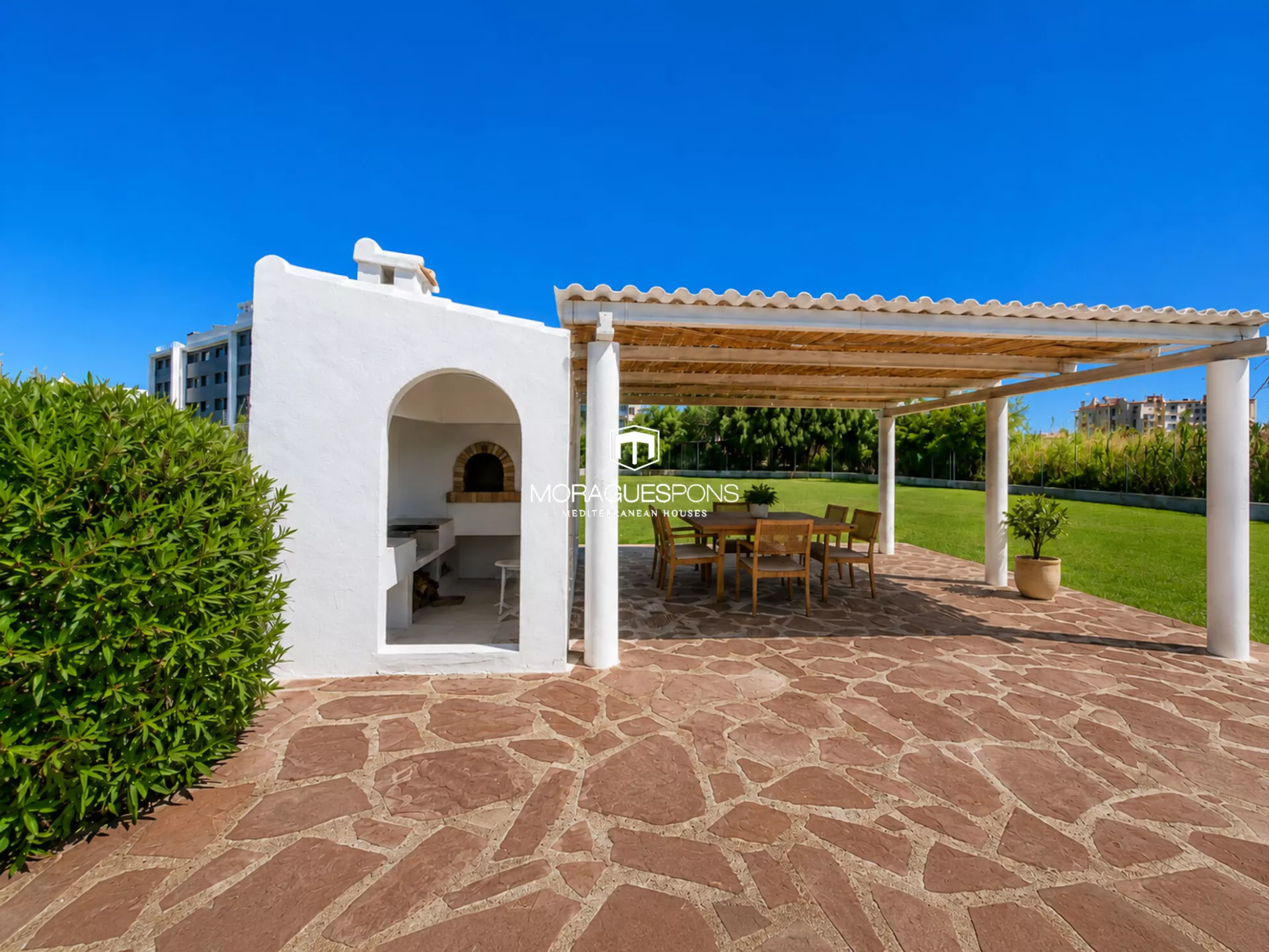 Villa met groot perceel op slechts enkele stappen van het Arenal-strand in Jávea - 4/41