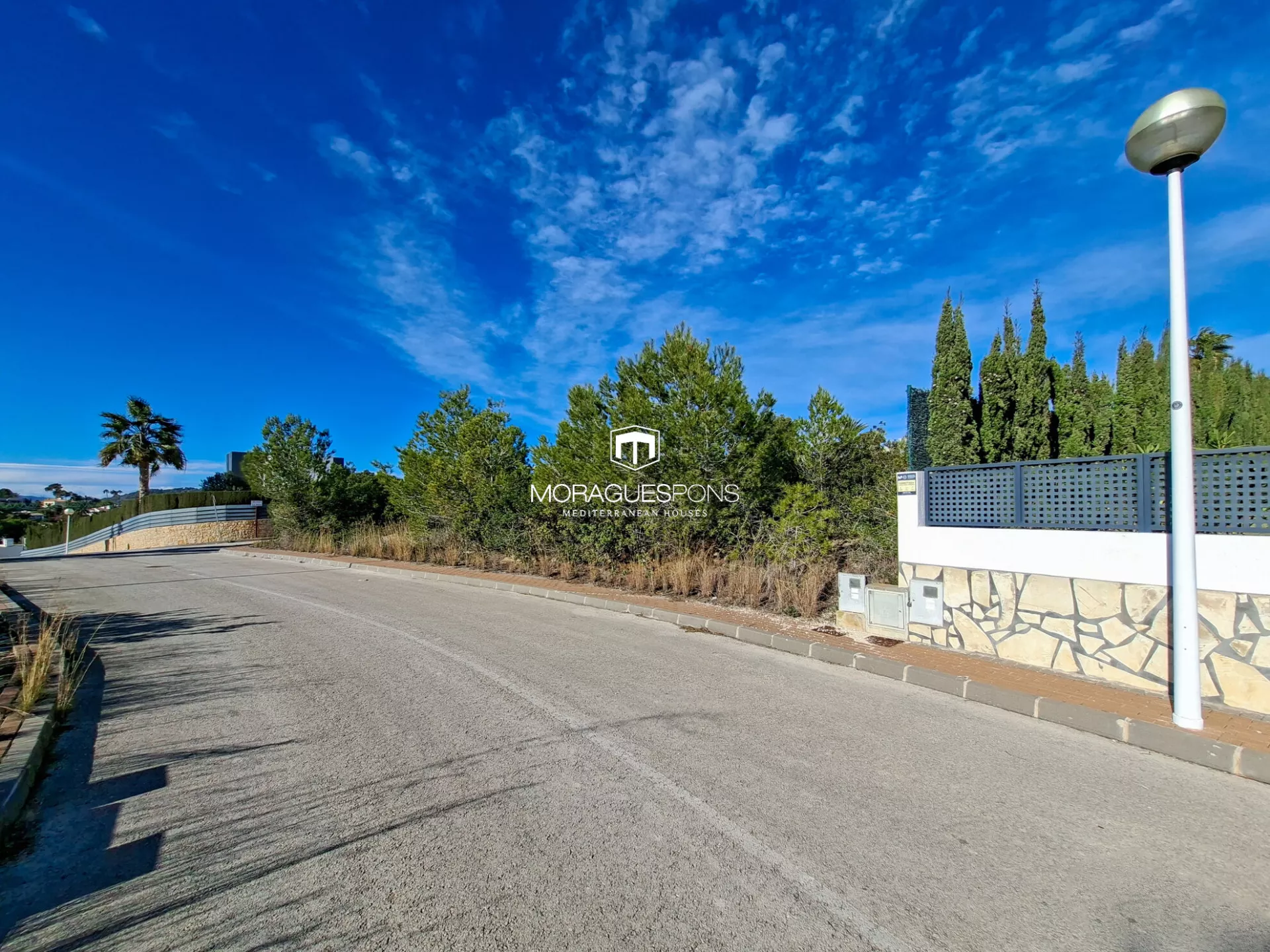 Parcela urbanizada a la venta - 1/9