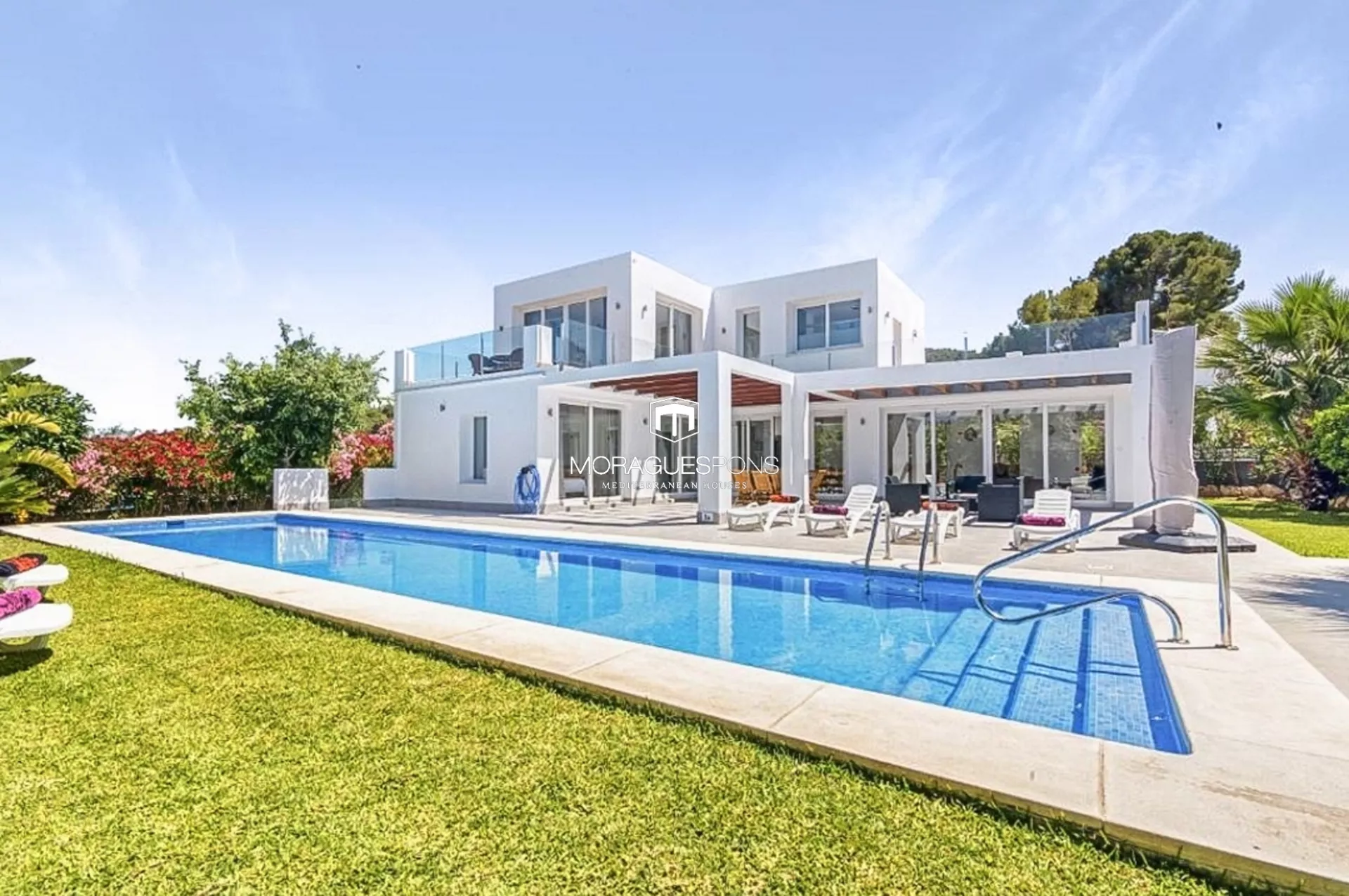 Villa de estilo moderno a la venta en Jávea - 1/32