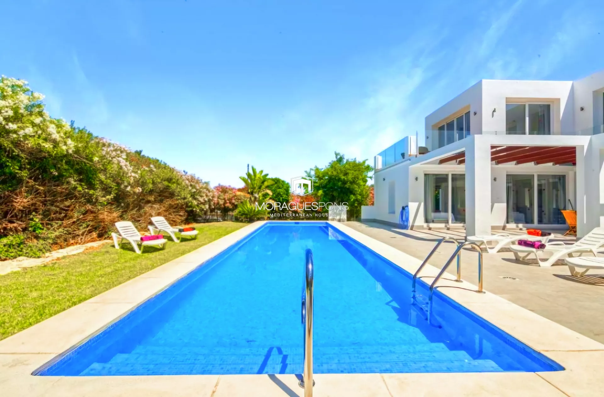 Villa de estilo moderno a la venta en Jávea - 2/32