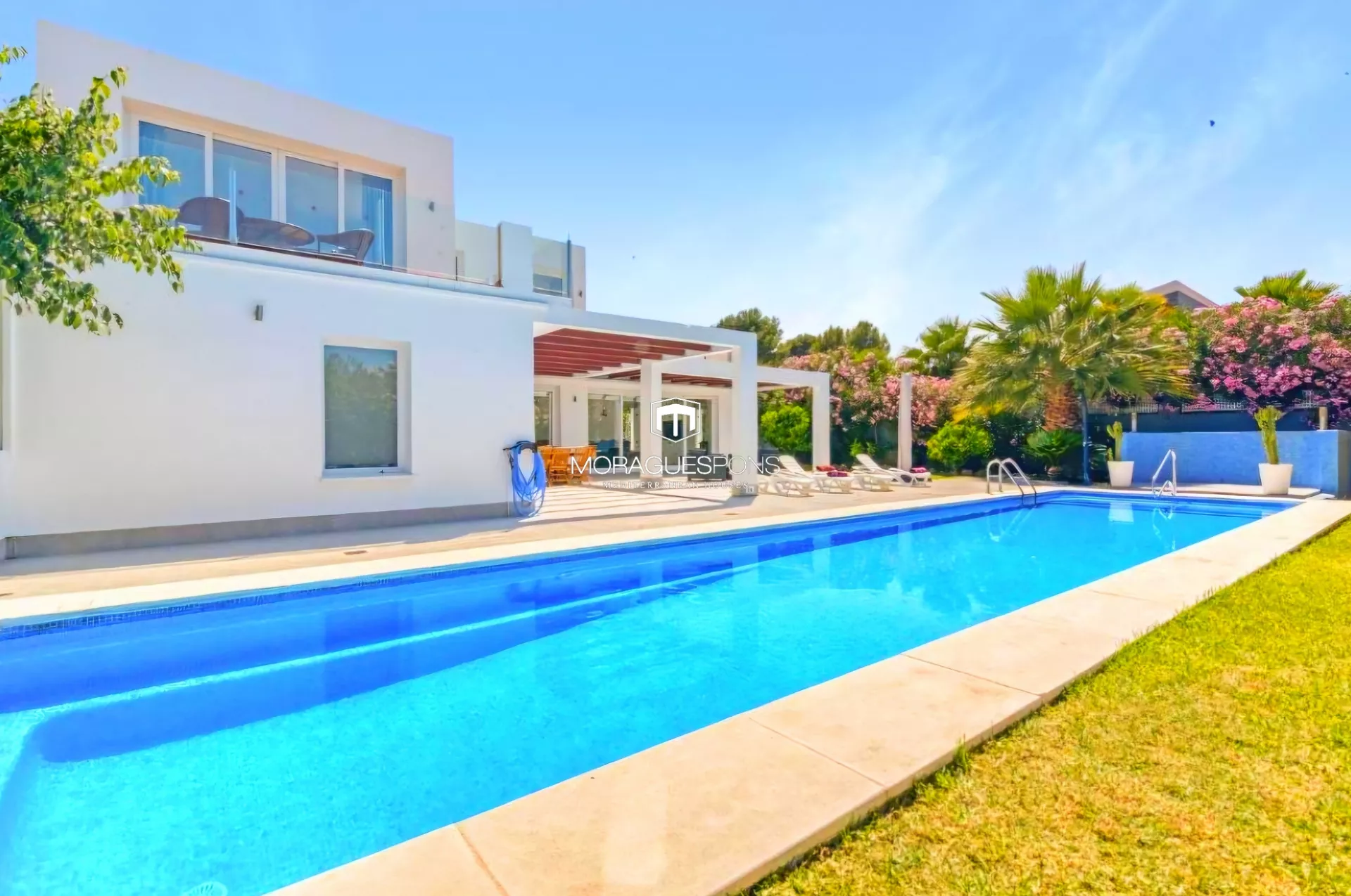 Villa de estilo moderno a la venta en Jávea - 3/32